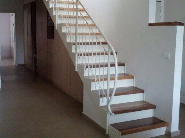 Photo escaliers-duplex-holon.jpg 1