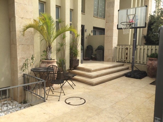 Photo entree-ext-maison-rishon-506.jpg 5