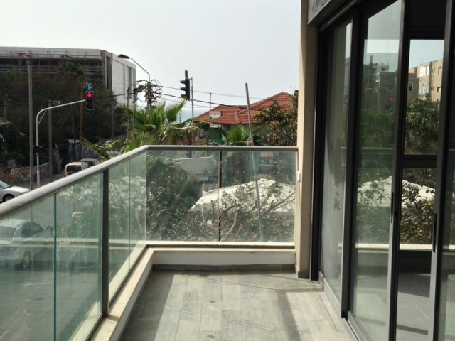 Photo terrasse-ayarkon-tlv2.jpg 1